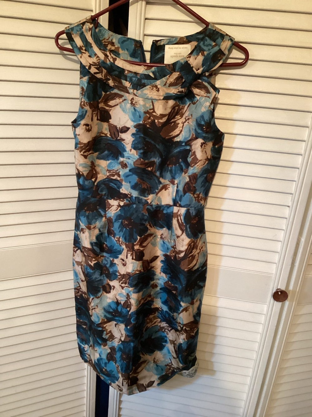 Kate Spade ladies  ew York sleeveless shift dress. Size 2